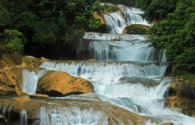 The EAZY Traveler at Aiwagwag Falls