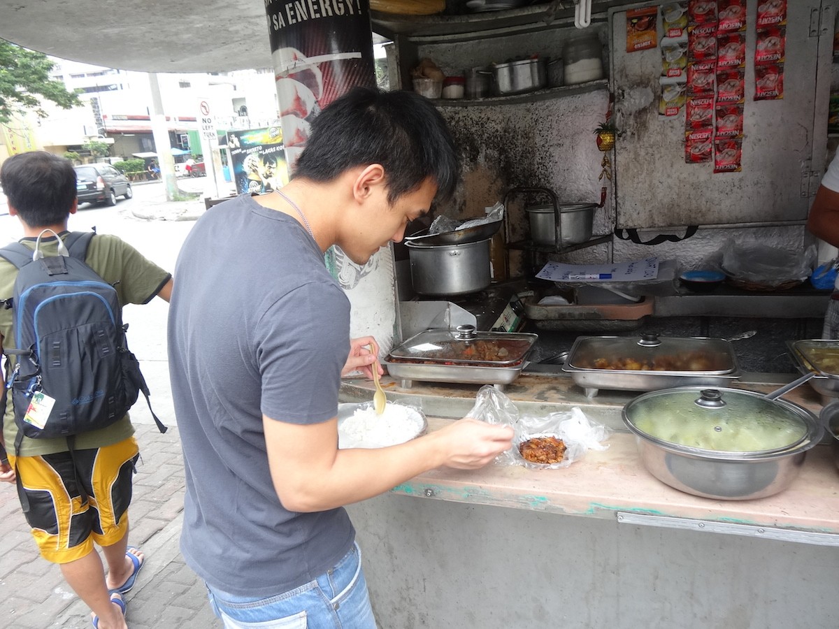 Cheap lunch at a jolly jeep in Makati!