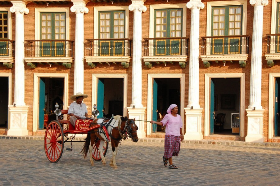 Ride the calesa around the complex for only PHP 50! (Photo courtesy of Las Casas Filipinas De Acuzar)