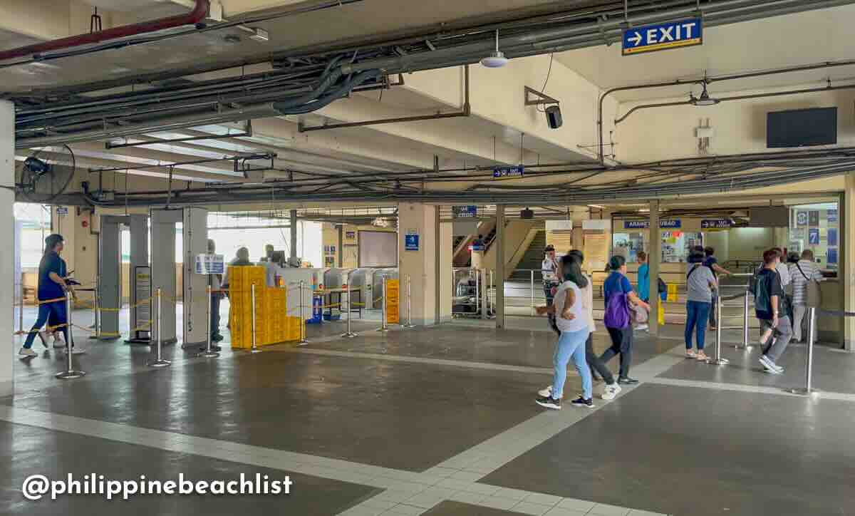 Araneta Cubao Station MRT3